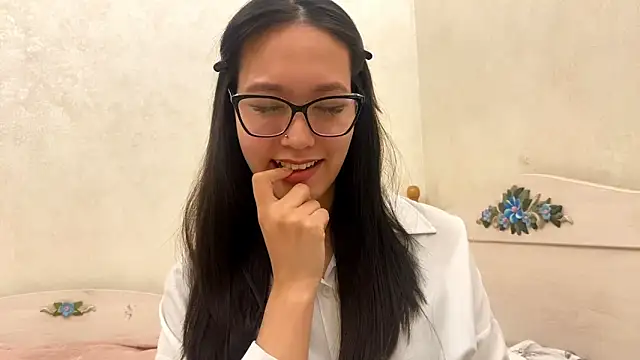 ayanovae online show from March 2026 03:38:01 PM