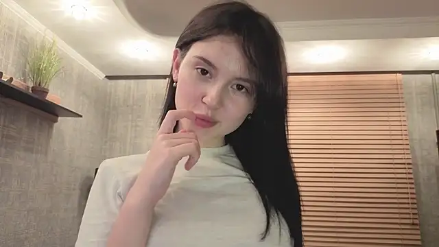 SweetieWink online show from April 2026 10:21:02 PM