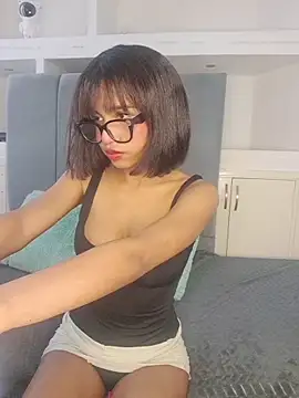 Lucy Em online show from April 2026 12:31:01 PM