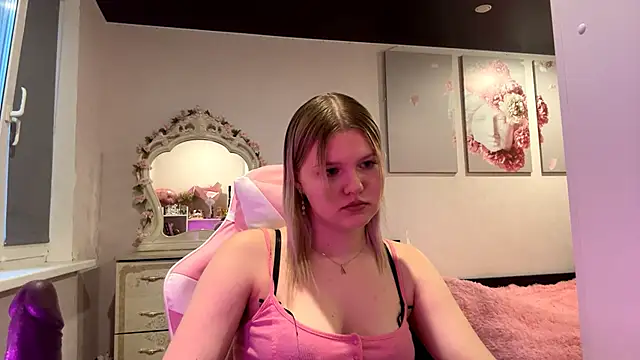 SweettAnny online show from June 2026 05:55:02 PM