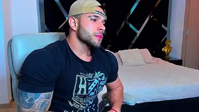 Raytorres online show from April 2026 12:46:02 AM