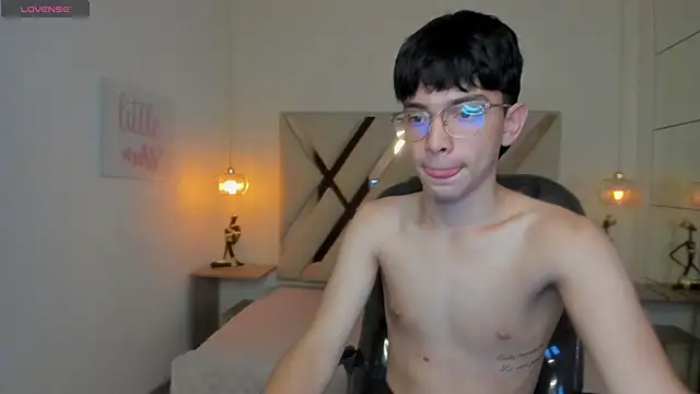 SantiTwinkyy online show from March 2026 02:40:02 PM