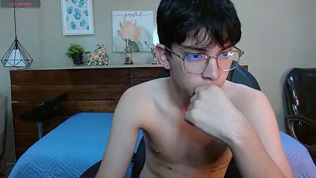 SantiTwinkyy online show from April 2026 12:39:01 PM