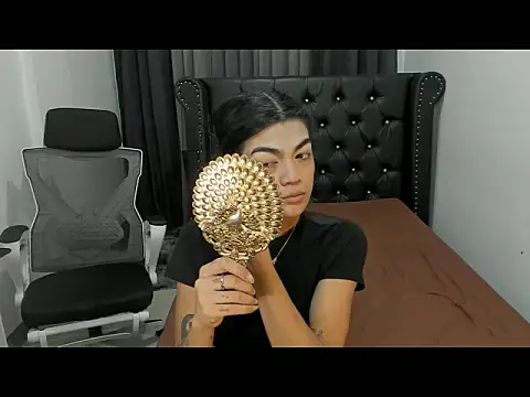 AveryMwore online show from March 2026 03:01:01 AM