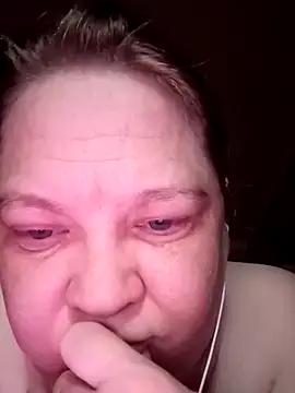 Snapshot of _Yourpussy_ chatting on April 2026 09:23:01 PM Yourpussy online show from April 2026 09:23:01 PM