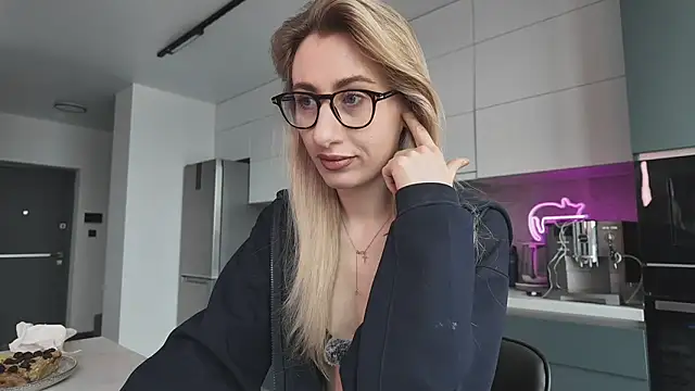 HEY KITSUNKA online show from April 2026 07:46:01 AM