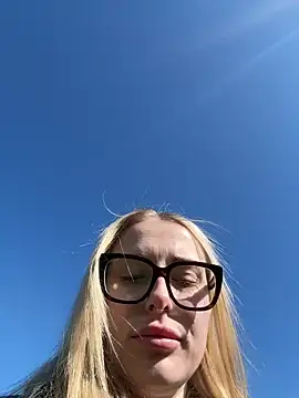 EloiseeUKK online show from April 2026 08:50:02 AM