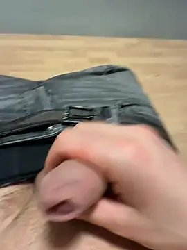 lorenzz122 online show from April 2026 12:32:02 PM