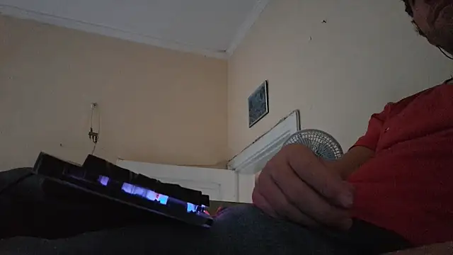 Sueliton2 online show from April 2026 07:03:02 PM