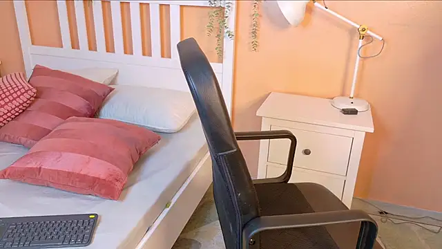 MeganEvanss   online show from April 2026 07:51:02 PM