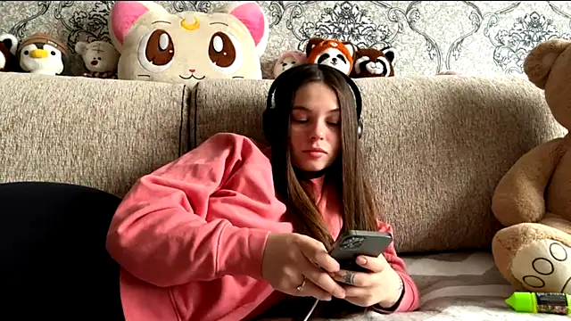 ThedaStrevell online show from March 2026 07:03:01 AM