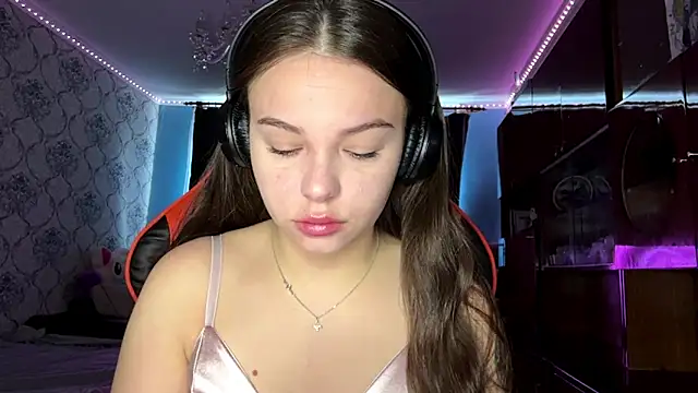 ThedaStrevell online show from April 2026 07:14:01 AM