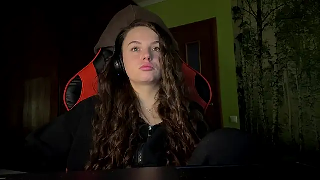 ThedaStrevell online show from April 2026 04:01:01 PM