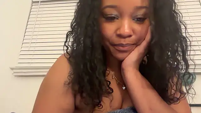 Yourmommysilk online show from May 2026 12:02:01 PM