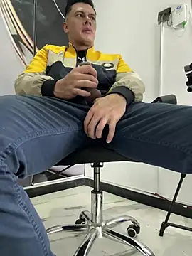  spencer boy online show from April 2026 04:25:01 PM