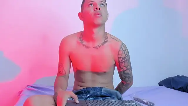 LatinsGuys2026 online show from April 2026 11:14:02 AM