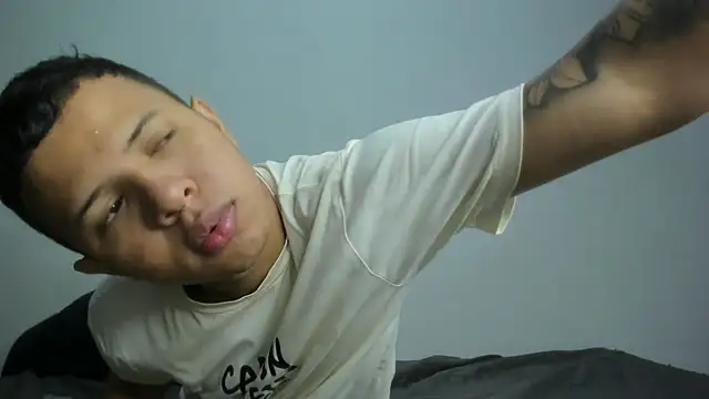 LatinsGuys2026 online show from April 2026 11:03:02 AM