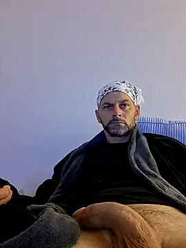 Snapshot of middickstroking chatting on May 2026 07:27:01 AM middickstroking online show from May 2026 07:27:01 AM