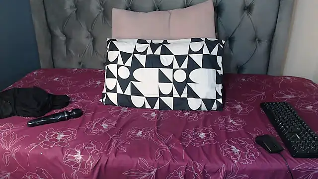 Cybil Hearts online show from April 2026 02:42:01 AM