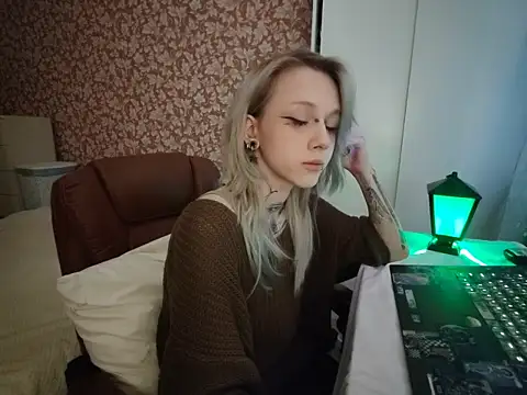 StijenaHunt online show from April 2026 01:48:02 PM