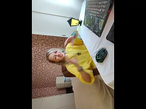 StijenaHunt online show from April 2026 01:05:01 PM