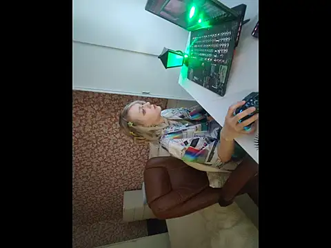 StijenaHunt online show from April 2026 01:28:01 PM