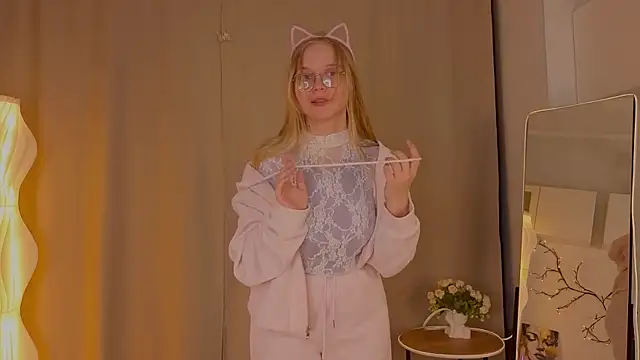 AlicaCohill online show from April 2026 07:08:01 PM