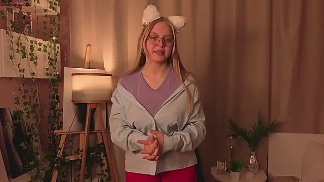 AlicaCohill online show from April 2026 07:03:01 PM