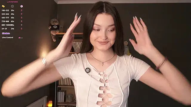 GussieGoold online show from April 2026 11:44:02 AM