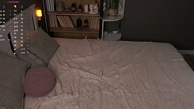 GussieGoold online show from April 2026 06:10:01 PM