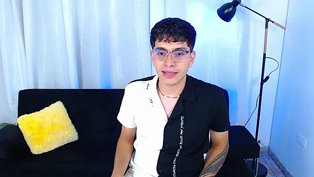 maax 18 online show from April 2026 08:42:02 PM