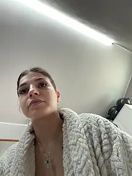 christahot online show from April 2026 12:32:01 PM