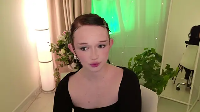 Flora Ray online show from April 2026 12:50:01 PM