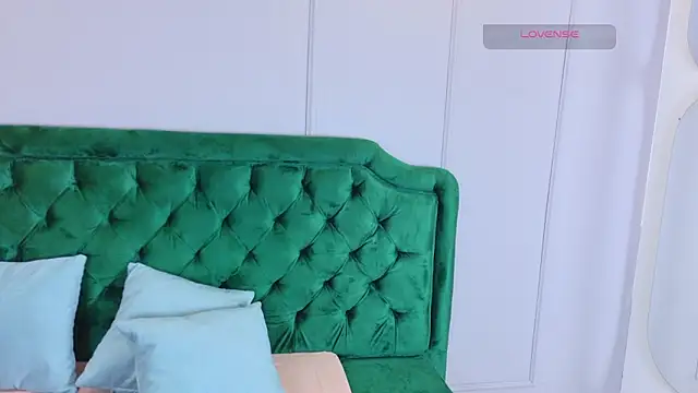 lilyrouses online show from April 2026 07:36:02 PM