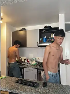 LYAN DYLAN online show from April 2026 09:27:01 PM