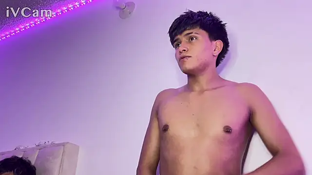 LYAN DYLAN online show from April 2026 11:00:01 PM