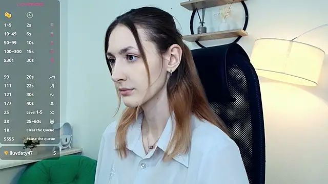 LoraLanett online show from April 2026 02:00:02 PM