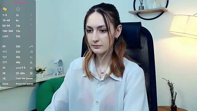 LoraLanett online show from April 2026 02:18:02 PM