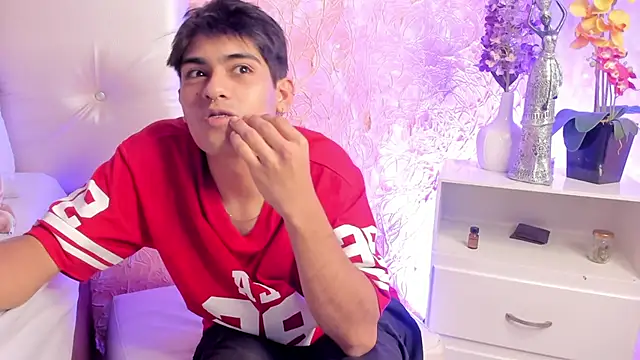 TylerCruz   online show from April 2026 04:57:01 AM