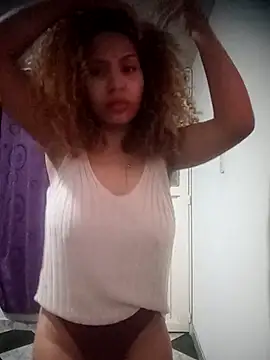 Snapshot of SolashLitzy_Curly chatting on May 2026 05:45:02 AM SolashLitzy Curly online show from May 2026 05:45:02 AM