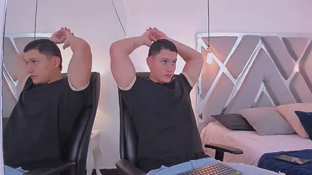 Chriss Diamond online show from April 2026 08:04:01 PM