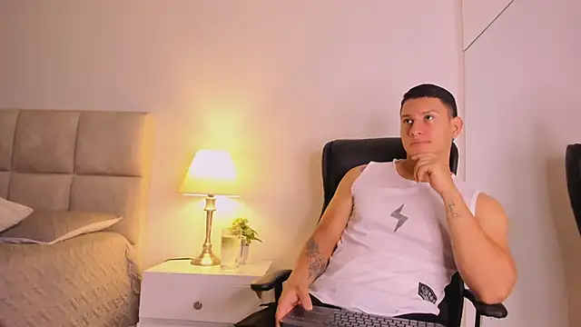 Snapshot of Chriss_Diamond chatting on June 2026 08:11:02 PM Chriss Diamond online show from June 2026 08:11:02 PM