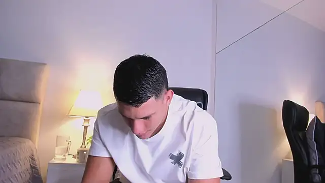 Snapshot of Chriss_Diamond chatting on June 2026 08:43:02 PM Chriss Diamond online show from June 2026 08:43:02 PM