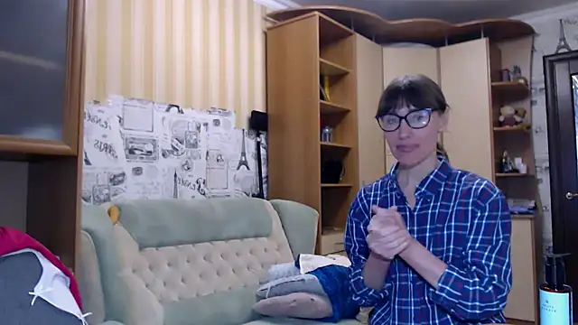Snapshot of LadyL2026 chatting on April 2026 01:37:02 PM LadyL2026 online show from April 2026 01:37:02 PM