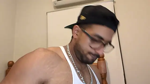 robin103666 online show from April 2026 02:11:01 PM