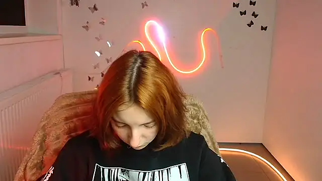 Snapshot of Butterfly_Milly chatting on April 2026 05:45:01 AM Butterfly Milly online show from April 2026 05:45:01 AM
