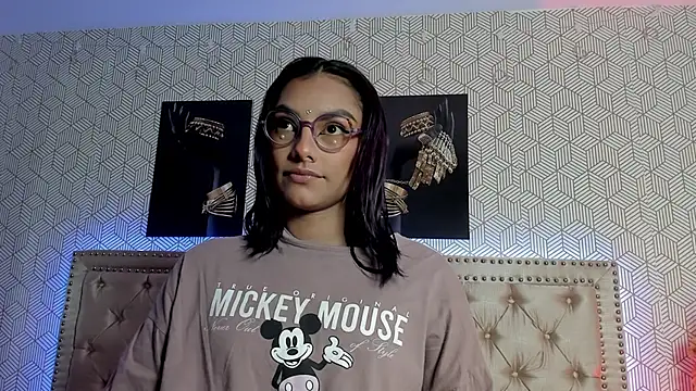 ValeAlvarez  online show from April 2026 06:35:01 PM