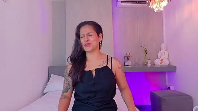 aurarosse  online show from April 2026 11:26:02 AM