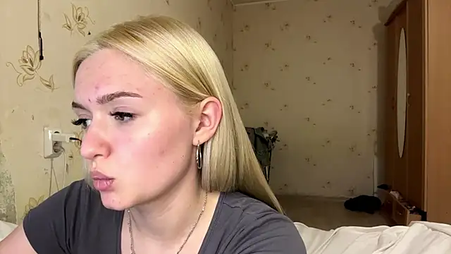 Sophia Blonde online show from April 2026 04:52:01 PM