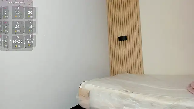 IslaScott online show from April 2026 08:25:02 PM